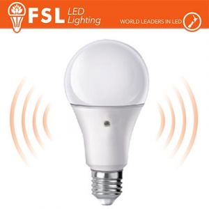 LAMPADINA 9W 3000K E27 CON SENSORE CREPUSCOLARE 2 LATI