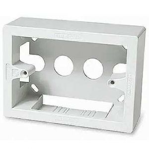 SCATOLA PORTA APPARECCHI 3 MODULI B.                        